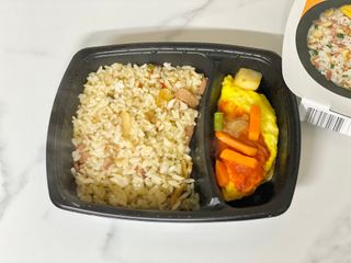 직탁 식단관리 3종 도시락(꼬막 듬뿍 곤드레비빔밥, 알리오올리오 불고기오믈렛, 매콤쭈꾸미 시래기유채밥) — 5점을 준 리뷰어가 2022년 7월 올린 사용 사진