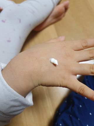 mom e 맘이 내추럴 베이비 케어 샴푸앤바스+로션 — 5점을 준 리뷰어가 2021년 1월 올린 사용 사진