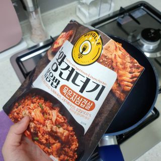 한성기업 무볼레 왕건더기 볶음밥 묵은지삼겹살 — 5점을 준 리뷰어가 2021년 10월 올린 사용 사진