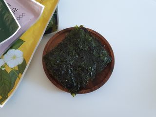 [해림맛김] 들기름에 구운 바삭바삭 김 4종 세트 + 1종 랜덤발송 총5개입 — 5점을 준 리뷰어가 2021년 2월 올린 사용 사진