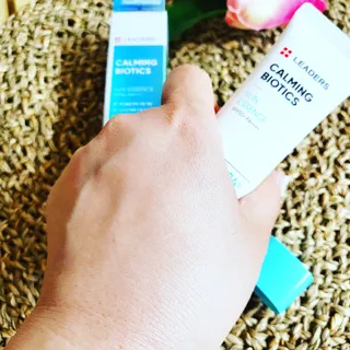 리더스코스메틱 리더스 카밍 바이오틱스 선 에센스 SPF 50+ PA++++ — 5점을 준 리뷰어가 2022년 5월 올린 사용 사진