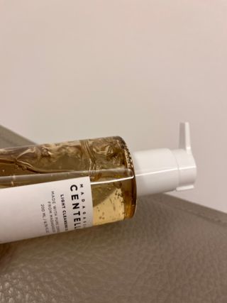 스킨1004 [SKIN1004] 마다가스카르 센텔라 라이트 클렌징 오일 200ml — 5점을 준 리뷰어가 2024년 7월 올린 사용 사진