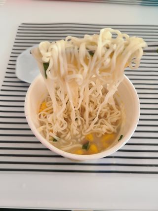 NISSIN 닛신 컵누들  4종 - 씨푸드오리지날, 씨푸드 스파이시, 씨푸드 커리, 씨푸드 XO소스 — 4점을 준 리뷰어가 2021년 11월 올린 사용 사진