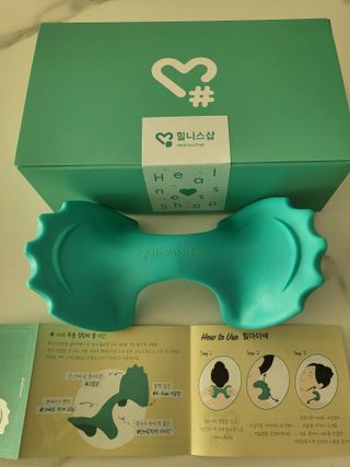 힐니스북 [힐마이넥]   거북목 통증완화를 위한 휴대용 목 안마기 — 5점을 준 리뷰어가 2022년 12월 올린 사용 사진
