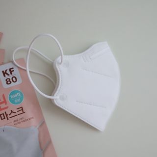 [에버그린] 2D 새부리형 KF80 중형 화이트 25매 — 5점을 준 리뷰어가 2021년 8월 올린 사용 사진