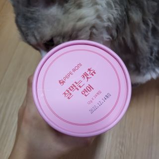 페페로니 잘 먹는 캣츄 - 알래스카 연어 24개입 — 5점을 준 리뷰어가 2021년 9월 올린 사용 사진