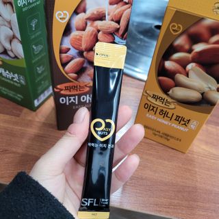 짜먹는 이지견과 짜먹는 이지아몬드, 짜먹는 이지허니피넛, 짜먹는 이지캐슈넛 각 10g X  10포 — 5점을 준 리뷰어가 2021년 1월 올린 사용 사진