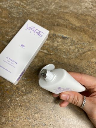 바르셀 톤업 무기자차 자외선차단제 순한 선크림 인텐시브 선 젠 50ml — 5점을 준 리뷰어가 2021년 11월 올린 사용 사진