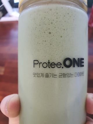 프로티원 단백질쉐이크 녹차맛 2주분 1통+보틀 — 5점을 준 리뷰어가 2021년 4월 올린 사용 사진