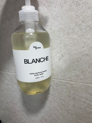 빅그린 니치 퍼퓸 바이옴바디워시 500ml(상탈, 블랙베리&베이, 블랑쉐 3종 중 택1) — 4.5점을 준 리뷰어가 2022년 8월 올린 사용 사진