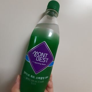 몽베스트 Montbest with Sparkling water Plain 20병 — 5점을 준 리뷰어가 2021년 11월 올린 사용 사진