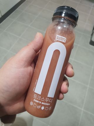 BLENDY'S 핑크 스무디+블론디 스무디 — 5점을 준 리뷰어가 2021년 11월 올린 사용 사진