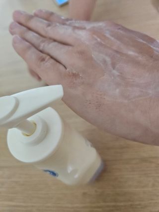 카프리나 산양밀크 모이스춰라이징 바디로션 350ml(라벤더향) — 5점을 준 리뷰어가 2023년 5월 올린 사용 사진