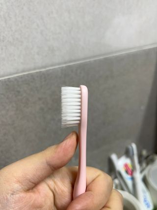 펙트럼 안티박 프리미엄 칫솔 8개입 — 5점을 준 리뷰어가 2023년 12월 올린 사용 사진