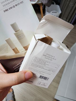 더사가오브수 [사가수] 효혜윤 보태니컬 에너지 에센스인로션 20ml /아이포올 스틱 3g — 3점을 준 리뷰어가 2023년 2월 올린 사용 사진