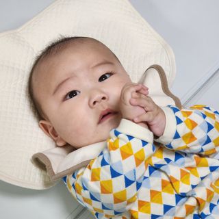 일상유희 newborn 뉴본필로우 아기두상관리베개 — 5점을 준 리뷰어가 2023년 1월 올린 사용 사진