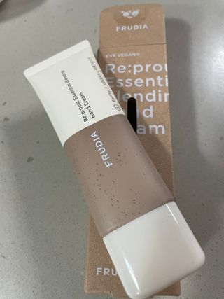 [후르디아] 끈적임 없는 착한성분 비건  핸드크림 3종 — 5점을 준 리뷰어가 2022년 11월 올린 사용 사진
