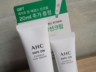 [AHC] 세이프온 에센스 선크림 올리브영 스페셜 증정 기획세트 — 5점을 준 리뷰어가 2022년 6월 올린 사용 사진