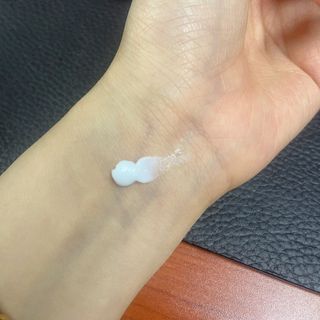 러브모아 향수 고체향수 승무원 고체향수 바르는 향수 니치향수 도손 우드세이지 앤 씨솔트 — 4점을 준 리뷰어가 2022년 10월 올린 사용 사진