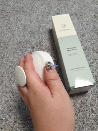 유메이 웰니스 샴푸 + 유메이 스칼프 브러쉬 — 5점을 준 리뷰어가 2022년 1월 올린 사용 사진