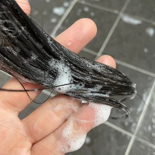 르핸스 퍼포밍 5 샴푸 비반트 포렛/베티버 포그 — 4점을 준 리뷰어가 2022년 12월 올린 사용 사진
