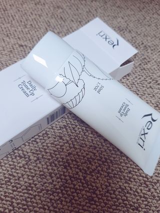 렉스리 데일리 톤업 크림 Rexri Daily Tone Up Cream — 5점을 준 리뷰어가 2022년 10월 올린 사용 사진