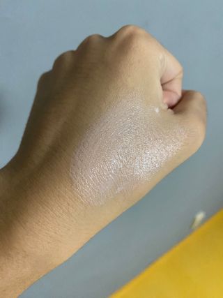 제주인디 카멜리아 블러썸 선크림 — 5점을 준 리뷰어가 2023년 9월 올린 사용 사진