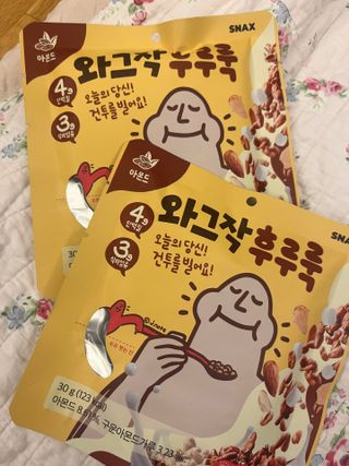 스낵스 와그작후루룩 3종_카카오2봉+아몬드2봉+딸기2봉 (총 6봉) — 5점을 준 리뷰어가 2024년 2월 올린 사용 사진