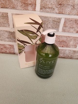 올리브 오일 스킨케어 컴퍼니 [OOSC] 향기로운 보습 로즈 제라늄 바디워시 500ml — 5점을 준 리뷰어가 2021년 4월 올린 사용 사진