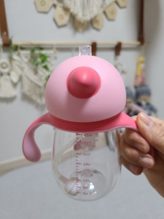 유비맘 트라이탄 코니빨대컵_컬러 랜덤 발송 — 5점을 준 리뷰어가 2021년 1월 올린 사용 사진