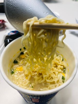 NISSIN 닛신 컵누들  4종 - 씨푸드오리지날, 씨푸드 스파이시, 씨푸드 커리, 씨푸드 XO소스 — 5점을 준 리뷰어가 2022년 4월 올린 사용 사진