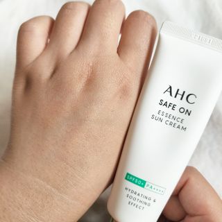 [AHC] 세이프온 에센스 선크림 올리브영 스페셜 증정 기획세트 — 5점을 준 리뷰어가 2022년 6월 올린 사용 사진