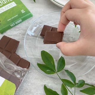 당류2g 자일리톨로 단맛을낸 슈카 퓨어비건 무설탕초콜릿 Xucker vegan 2개입 — 5점을 준 리뷰어가 2021년 4월 올린 사용 사진