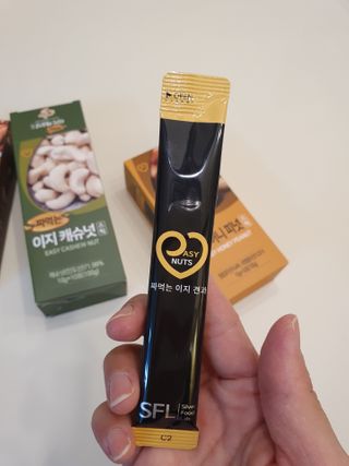 짜먹는 이지견과 짜먹는 이지아몬드, 짜먹는 이지허니피넛, 짜먹는 이지캐슈넛 각 10g X  10포 — 4점을 준 리뷰어가 2021년 2월 올린 사용 사진