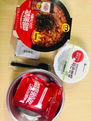 [서울시스터즈] CU 김치 4총사 세트-김치볶음밥, 김치큐브닭, 김치바삭김, 김치아몬드 — 5점을 준 리뷰어가 2021년 10월 올린 사용 사진