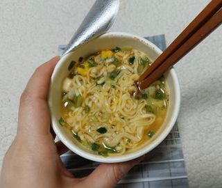 NISSIN 닛신 컵누들  4종 - 씨푸드오리지날, 씨푸드 스파이시, 씨푸드 커리, 씨푸드 XO소스 — 5점을 준 리뷰어가 2022년 4월 올린 사용 사진