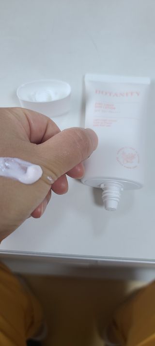 보타니티 촉촉수분자차 아쿠아핏 선 에센스 50ml + 보송톤업자차 징크 선 로션 50ml SPF50+ PA++++ (4/25) — 5점을 준 리뷰어가 2022년 4월 올린 사용 사진