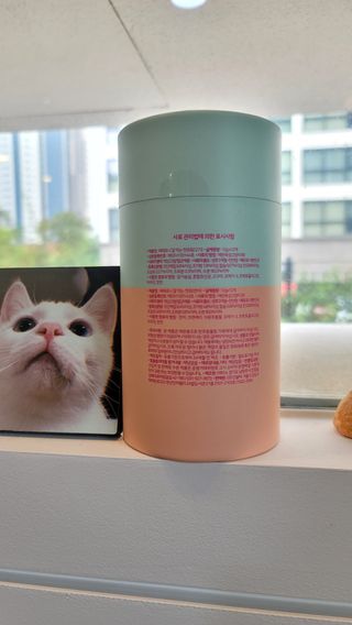 페페로니 잘 먹는 캣츄 - 무항생제 닭고기 12개 + 알래스카 연어 12개 — 5점을 준 리뷰어가 2021년 7월 올린 사용 사진
