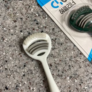 크리오 클리어스 혀백태제거 구취관리 혀클리너 — 5점을 준 리뷰어가 2021년 2월 올린 사용 사진