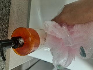 아소윤 기분좋은 향기 부드러운 거품 스파맨션 바디클렌져 5종 중 택1 + 마리아띠 샴푸두피볼 3종 중 1 랜덤발송 — 4점을 준 리뷰어가 2021년 8월 올린 사용 사진