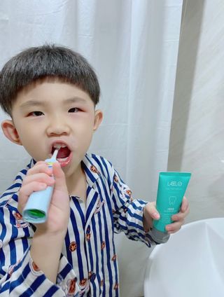 치과에서 쓰는 치약 _ 라벨제로 저불소 꼬마, 키즈, 유아, 베이비, 주니어 안전한 어린이치약 — 4.5점을 준 리뷰어가 2022년 11월 올린 사용 사진