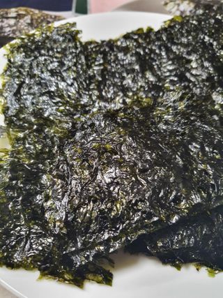 [해림맛김] 들기름에 구운 바삭바삭 김 4종 세트 + 1종 랜덤발송 총5개입 — 5점을 준 리뷰어가 2021년 2월 올린 사용 사진
