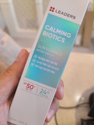 리더스코스메틱 리더스 카밍 바이오틱스 선 에센스 SPF 50+ PA++++ — 5점을 준 리뷰어가 2022년 8월 올린 사용 사진