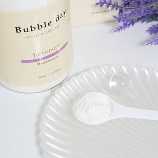 버블데이 아로마/과일 거품 입욕제 — 5점을 준 리뷰어가 2021년 7월 올린 사용 사진