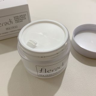 플레라디 에델바이스 인리치드 머랭 크림 — 3.5점을 준 리뷰어가 2021년 7월 올린 사용 사진
