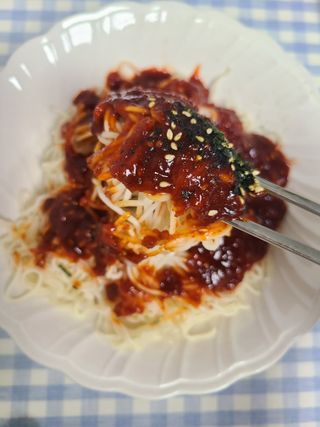 [한면원] 비빔국수 2인분 — 4점을 준 리뷰어가 2022년 8월 올린 사용 사진