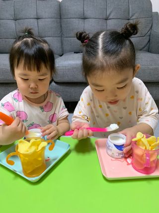 매일바이오 그릭요거트 오리지널 플레인 4개, 로스터리 커피믹스 4개 — 4.5점을 준 리뷰어가 2021년 12월 올린 사용 사진