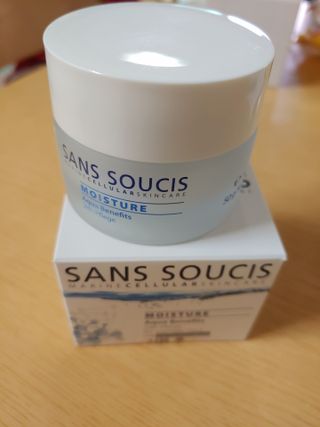 산수시 아쿠아 베네핏 24h 수부지 물광 속건조 수분크림 50ml — 4.5점을 준 리뷰어가 2021년 6월 올린 사용 사진