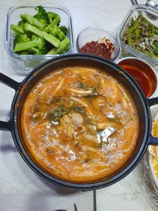 소담스퀘어 상암 궁중해물탕조씨집 백년가게 조씨집 팔뚝탕1인분550g — 2점을 준 리뷰어가 2022년 12월 올린 사용 사진