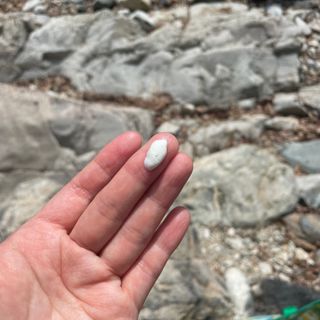 리더스코스메틱 리더스 카밍 바이오틱스 선 에센스 SPF 50+ PA++++ — 5점을 준 리뷰어가 2022년 7월 올린 사용 사진